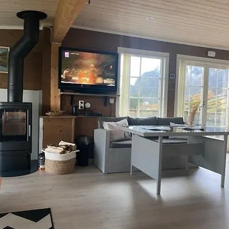 Lofoten's Panoramic Views Ferienhaus