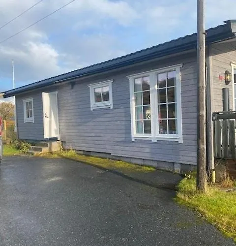 Lofoten's Panoramic Views Ferienhaus *